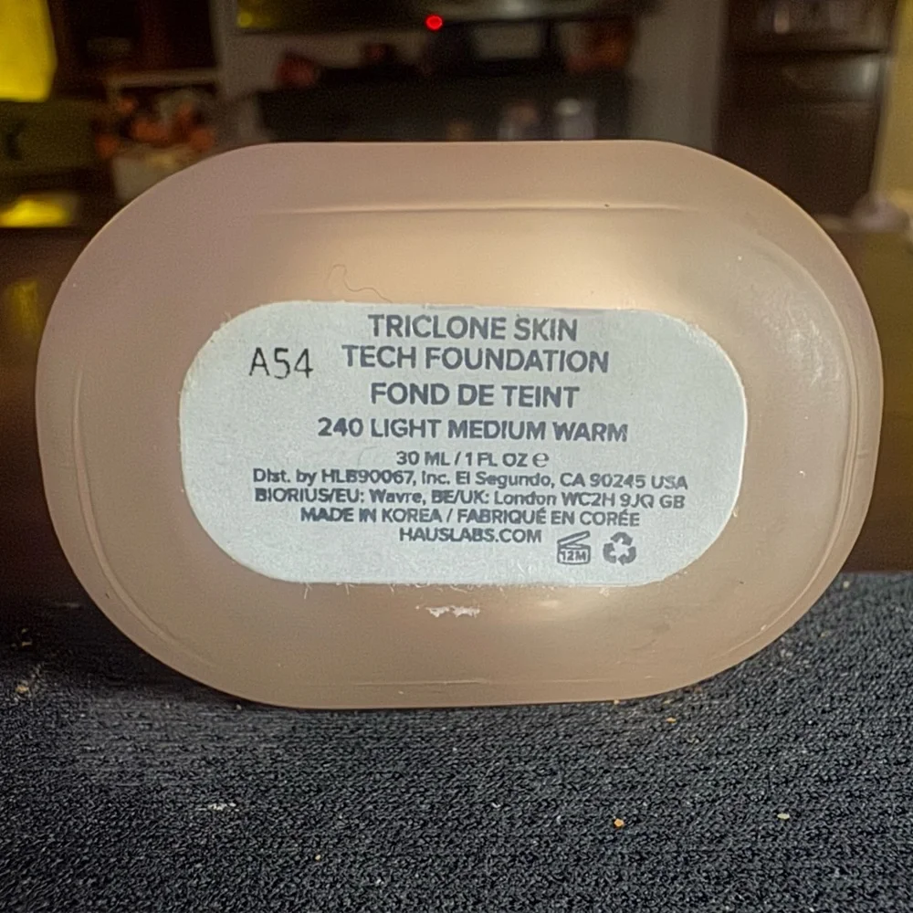 Haus Labs By Lady Gaga Foundation 240 Light Meduim Warm -NWO - Picture 2 of 2